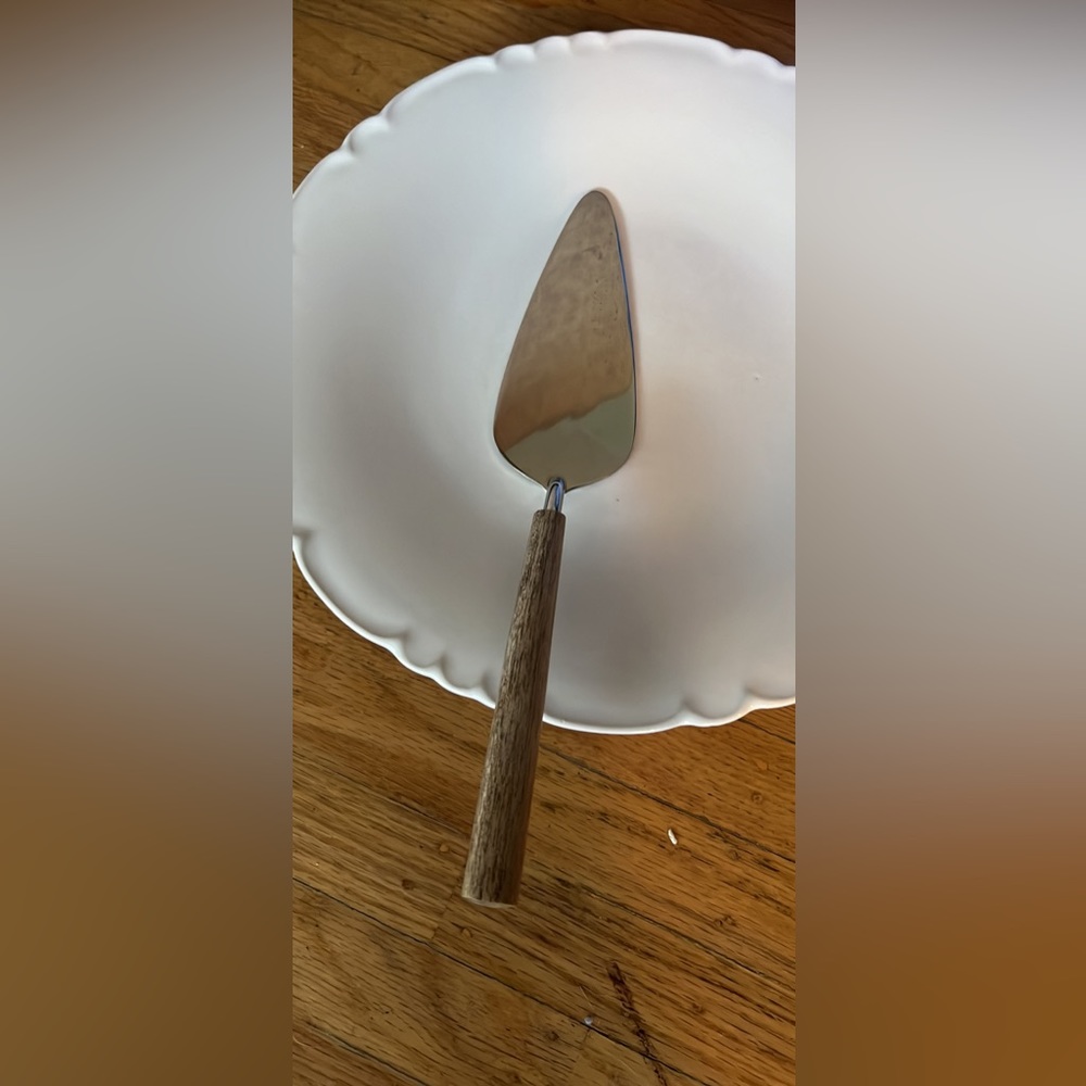 Two cake knives